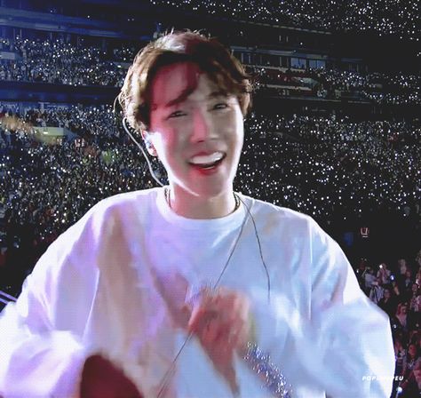 j-hope #jhope #hobi #hoseok #bts #junghoseok #kpop 2019 SpeakYourself World Tour gif Sunshine Jhope, Jhope Gif, J Hope Gif, J Hope Smile, Gif Kpop, Smile Gif, Rm Suga, Jhope Cute, Rap Lines