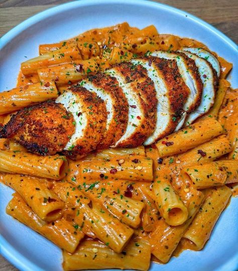 Weight Watchers One Pot Chicken Parmesan Pasta - All Recipes Club Creamy Tomato Chicken Pasta, One Pot Chicken Parmesan Pasta, One Pot Chicken Parmesan, Creamy Tomato Chicken, Chicken Parmesan Pasta Recipe, Weight Watchers Pasta, Creamy Chicken Pasta Recipes, Tomato Chicken, Chicken Parmesan Pasta