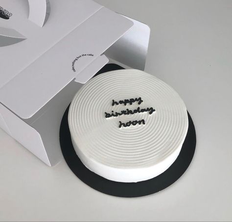 Happy Birthday Cake Minimalist, Minimalist Birthday Cake, White Birthday Cakes, 30th Birthday Decorations, Korean Cake, Sport Cakes, Cute Birthday Pictures, 30 Birthday Cake, Mini Cakes Birthday