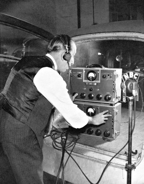 The Radio Historian Radio Booth, 1930s Technology, Vintage Radio Photography, 1920s Radio Aesthetic, Old Radio Photography, Old Radio Aesthetic Video, Radio Broadcasting, It’s A Wonderful Life, 1930s Radio