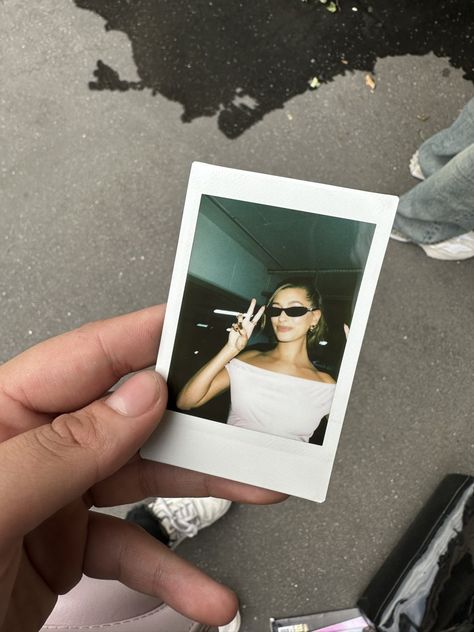 Cute! Hailey Bieber in Paris, France. 💓 (September 25) Paris Polaroid, Hailey Bieber Style, Kendall And Kylie Jenner, Beauty Guru, Kendall And Kylie, Hailey Bieber, Mean Girls, A Fan, Kendall Jenner