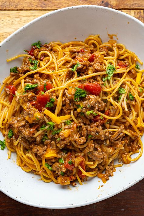 Taco Spaghetti Queso Spaghetti, Spaghetti Ideas, Speggetti Recipes, Sauce Spaghetti, Spaghetti Ingredients, Taco Spaghetti, Ground Beef Recipes Healthy, Ground Beef Dishes, Ground Beef Recipes For Dinner