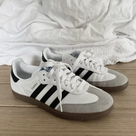 Adidas Classic Shoes, Samba Shoes, Samba Outfit, Sneaker Shop, Adidas Classic, Shoe Wishlist, Shoe Inspo, Aesthetic Shoes, Swag Shoes