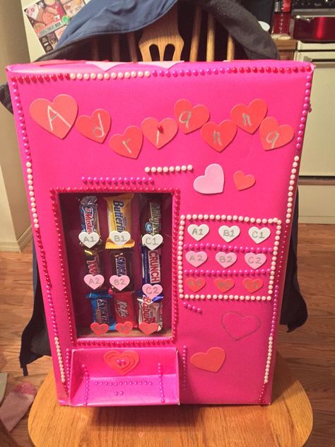 Candy Machine. Diy Candy Machine, Valentines Day Cards Diy, Valentines Box, Valentine Day Boxes, Valentine Ideas, Diy Candy, Valentine Box, Holiday Magic