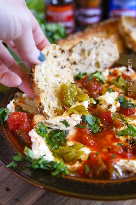 Salsa Dip With Cream Cheese, Cheese Salsa Dip, Cream Cheese Salsa Dip, Appetizers Healthy, Baked Dips, Easy To Make Appetizers, Party Cooking, Philadelphia Cream Cheese, Spicy Salsa