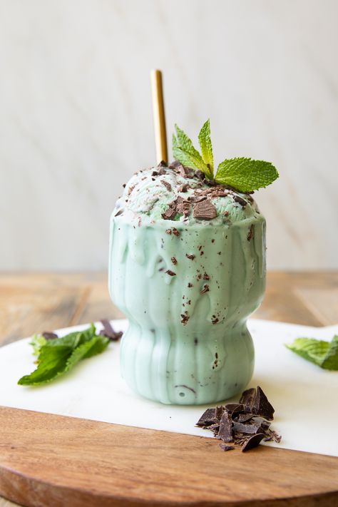 Mint chocolate chip ice cream in a glass. Healthy Mint Chocolate Chip Ice Cream, Healthy Homemade Ice Cream, Peach Popsicles, Jar Of Lemons, Cottage Cheese Desserts, Mint Chocolate Ice Cream, 1 Million Views, Healthy Ice Cream Recipes, Mint Chip Ice Cream