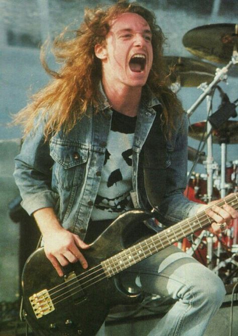 Cliff Burton wearing Misfits Shirt. Metallica Art, Jason Newsted, Robert Trujillo, Cliff Burton, Master Of Puppets, Pet Shop Boys, Musica Rock, James Hetfield, Heavy Metal Music