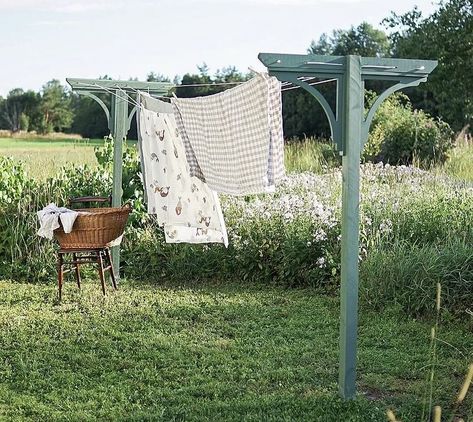 Diy Clothesline Outdoor, Yard Project, Patio Decorating Ideas, Outdoor Decor Backyard, Outdoor Inspirations, Patio Decorating, Garden Cottage, Clothes Line, Outdoor Projects