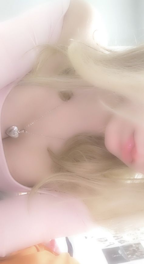 coquette dollette blonde pink aesthetic hair inspo fit inspo Blonde Pfps Aesthetic, Blonde Girl Pink Aesthetic, Pink Filter Aesthetic, Blonde Girl Coquette, Blonde Coquette Girl, Bimbocore Aesthetic Pfp, Dollette Aesthetic Pink, Light Blonde Hair Aesthetic, Blonde Pink Aesthetic