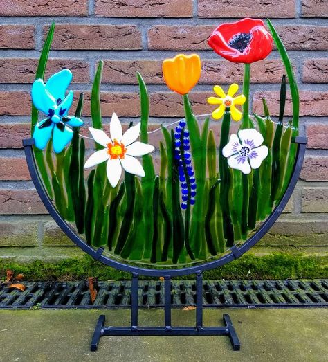 Bloemen gekleurd in 2022 | Stained glass flowers, Fused glass artwork, Glass mosaic art Glass Frit Painting, Mosaic Art Diy, Fused Glass Wall Art, Stained Glass Quilt, Glass Fusion Ideas, Fused Glass Artwork, Glass Window Art, Fused Glass Ornaments, Glass Fusing Projects