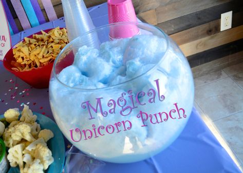 Unicorn Punch, Punch For Kids, Unicorn Party Food, Birthday Party Drinks, Unicorn Birthday Party Decorations, Rainbow Unicorn Party, Unicorn Themed Birthday Party, 5th Birthday Party Ideas, Punch Recipe