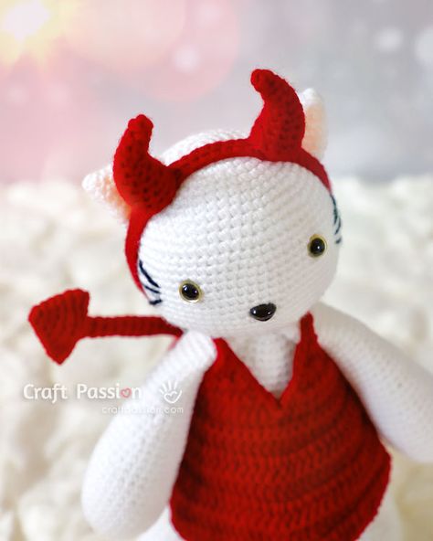 Crochet Devil Horns And Tail Patterns - Free Halloween Crochet Pattern • Craft Passion Crochet Horns Free Pattern, Crochet Devil Horns, Crochet Horns, Free Halloween Crochet, Small Headband, Crochet Market, Simple Headbands, Devil Horns, Red Dolls