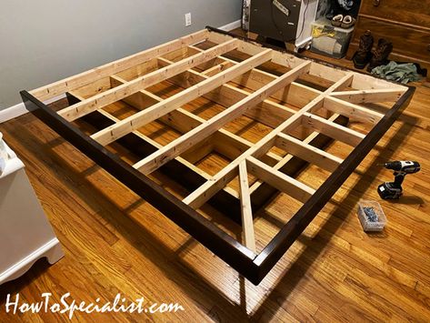 DIY King Size Platform Bed | HowToSpecialist - How to Build, Step by Step DIY Plans Platform Bed Diy, Build A Floating Bed, Bedframe Diy, Floating Bed Diy, King Size Bed Frame Diy, Diy Platform Bed Frame, Diy King Bed, Diy King Bed Frame, Floating Platform Bed