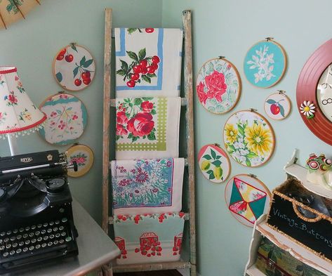 Art On The Wall, Sewing Room Inspiration, Portrait Embroidery, Sewing Room Decor, Sewing Room Organization, Trendy Sewing, Vintage Mom, Vintage Display, Fabric Swatch