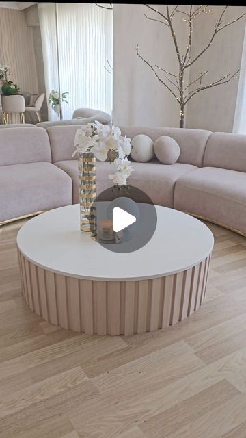 Diy Coffee Table Dollar Tree, Diy Centre Table, Dit Round Coffee Table, Ikea Small Coffee Table Hack, Diy Coffee Table, Flower Diy Crafts, Diy Table, Round Coffee Table, Home Decor Tips