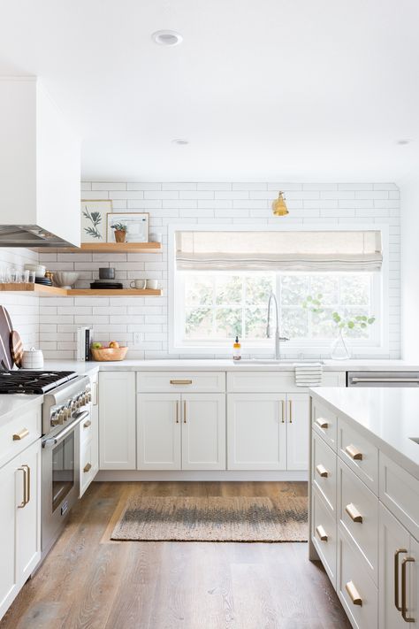 This all white luxury kitchen welcomes in an abundance of natural light for a welcoming space to host a cozy breakfast or a lovely dinner. Open shelves made with wood elements add warmth to the space, and a Thermador range helps brings every dish to life. #Thermador #LuxuryKitchen White Kitchen Renovation, Traditional Kitchen Design, Farmhouse Kitchens, House Tips, All White Kitchen, Classic Kitchen, Kitchen Farmhouse, Plan Ideas, Farmhouse Style Kitchen