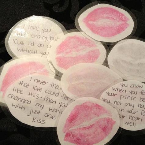 Cute little kisses and love notes for your some special. I think this would be a great care package gift. Cut little rounds of paper put on some lipstick and start kissing away. Write a love note on the back, laminate it and you have the perfect forever kiss for your love. <3 Marine Boyfriend Gifts, Diy Gifts For Lover, Kisses On Paper For Boyfriend, Diy Presents For Boyfriend Valentines, Valentines Boyfriend Gifts, Cute Couple Gifts Diy, Cute Notes To Leave Your Boyfriend, Gifts For Boyfriend Aesthetic, Diy Gifts Aesthetic