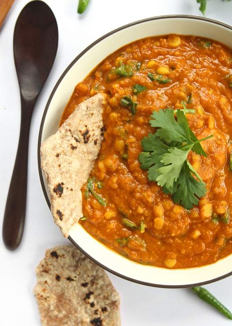 Tomato Dal Recipe, Red Lentil Dahl Recipe, Indian Butter Chicken Recipe, Indian Dal Recipe, Vegetarian Dinner Party, Dhal Recipe, Pantry Recipes, Vegan Indian Recipes, Food Flatlay