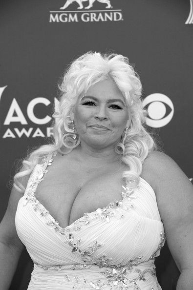 Beth Chapman (* 29. Oktober 1967 in Denver, Colorado † 26. Juni 2019 in Honolulu, Hawaii) Beth The Bounty Hunter, Dolly Parton Costume, Beth Chapman, Honolulu Hawaii, Bounty Hunter, Dolly Parton, Denver Colorado, Juno, Honolulu