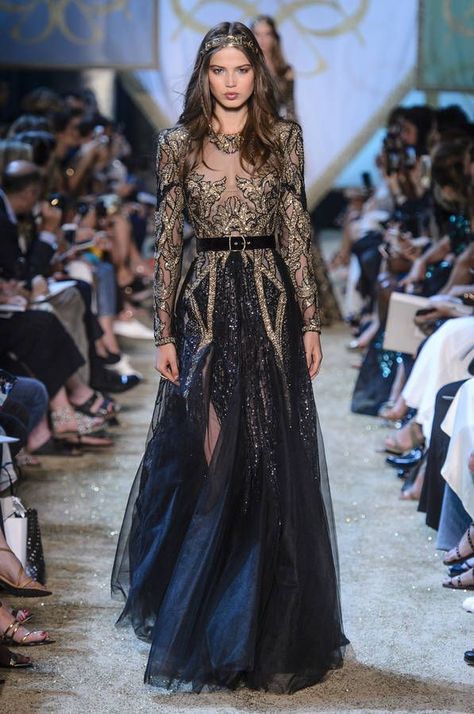 Défilé Elie Saab Haute Couture Automne-Hiver 2017-2018 - Paris - Elle #мода #дизайнеры #стиль #кутюр #высокаямода #тренды Elie Saab Haute Couture, Elie Saab Fall, Elie Saab Couture, فستان سهرة, Couture Gowns, Ely, Gorgeous Gowns, Mode Inspiration, Elie Saab