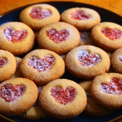 Family Recipes - "Crisp butter cookies paired with... Think Food, Food Is Fuel, Pretty Food, Food Cravings, Cute Food, Aesthetic Food, A Heart, Love Food, Food Lover