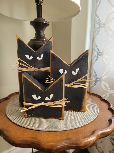 Halloween Woodworking Projects, Halloween Treat Bags Diy, Tre Kunst, Scrap Wood Crafts, Wood Block Crafts, Wood Art Projects, Woodworking Inspiration, Ghost Decoration, Diy Wooden Projects