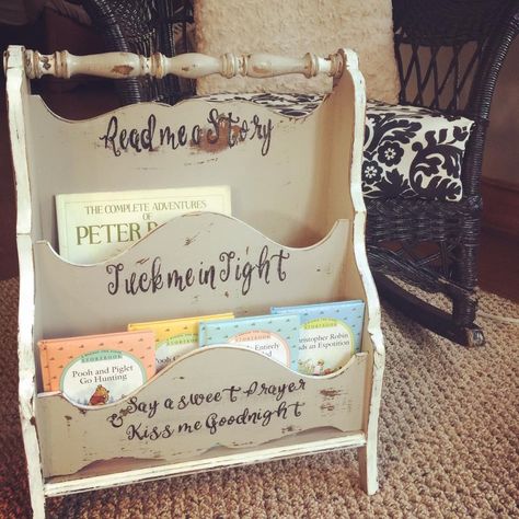 Girl Nursery Diy, Babby Shower, Baby Books Diy, Baby Book Gift, Cow Baby Showers, Nursery Book, Baby Diy Projects, Nursery Bookshelf, Vintage Bookshelf