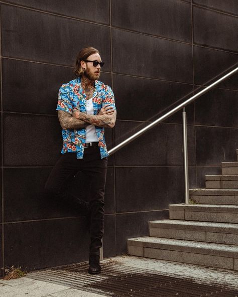 Billy Huxley, Rockstar Chic, Stair Cases, Men With Street Style, Beard Tattoo, Mens Fashion Smart, Ootd Men, Full Look, Rock Style