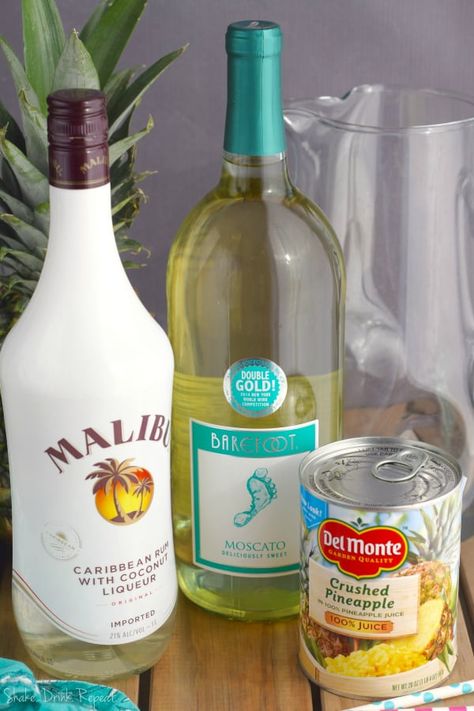 Pina Colada Sangria, Sangria Ingredients, Sangria Wine, Jello Shot, Rum Cocktails, Milk Shakes, Sangria Recipes, Coconut Rum, Moscato