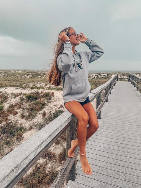 Cloudy Beach Photoshoot, Cloudy Beach, Beach Pics, Beach Photoshoot, Photography Inspo, Beach Pictures, Photography