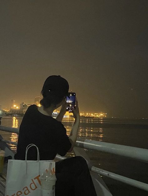 Fotografi Digital, 사진 촬영 포즈, Night Vibes, Korean Aesthetic, Uzzlang Girl, Aesthetic Aesthetic, Instagrammer, Night Aesthetic, How To Pose