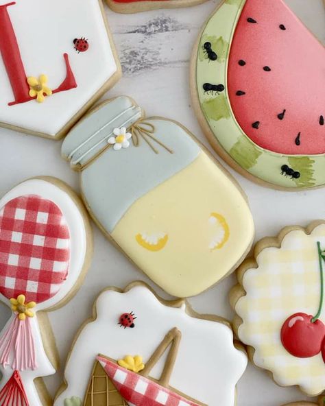 Picnic Decorated Cookies, Picnic Cookies, Royal Cookies, Picnic Theme, Picnic Birthday, Fancy Cookies, Baby Shower Cookies, Cookie Art, Birthday Cookies