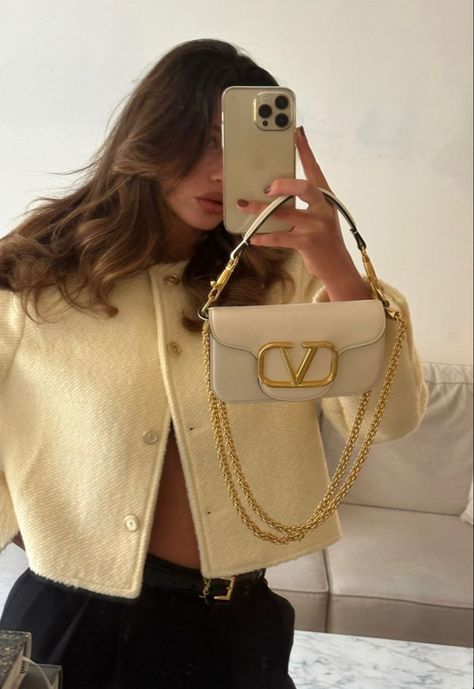 White Valentino Bag, Valentino Gold Bag, Valentino Bag Aesthetic, Valentino Bag Outfit, Classy Purses, Valentino Bag, My Style Bags, Luxury Bags Collection, Girly Bags