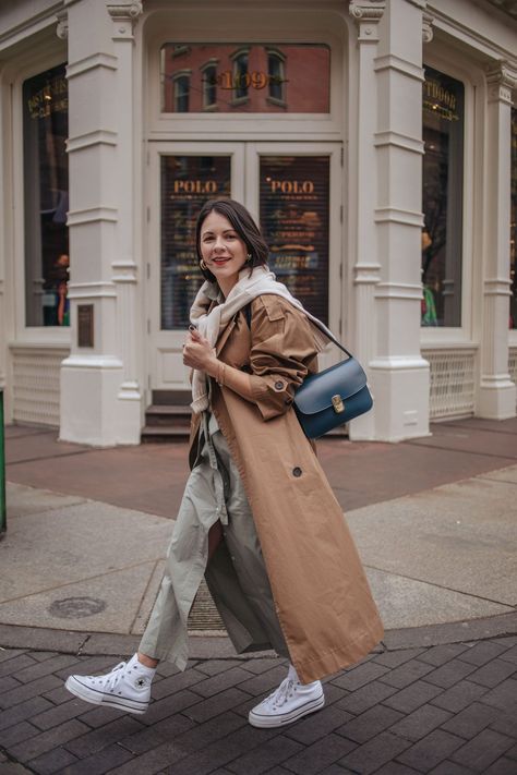 The Everlane Supima Shirt Dress Shirt Dress With Sneakers, Tie A Shirt, Nyc Spring, Spring Styling, Oversized Trench Coat, Millennials Fashion, Cotton Shirt Dress, Dressing Up, Midi Shirt Dress