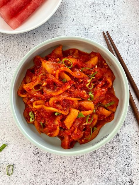 Watermelon Kimchi, Upcycled Food, Best Watermelon, Eating Watermelon, Summer Side Dish, Kimchi Recipe, Watermelon Rind, Fresh Watermelon, Summer Side Dishes