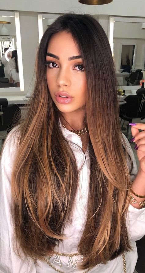 Best Hair Colours To Look Younger : Rich Chocolate Hair Colour Copper Balayage Brunette, Dark Hair With Highlights, Brunette Balayage Hair, Long Dark Hair, Ombré Hair, Dark Brown Hair Color, Blonde Hair Looks, Hair Color Highlights, Balayage Brunette