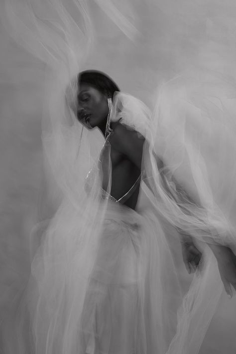 Slow Shutter Speed Photography, Motion Blur Photography, Blur Studios, Shutter Speed Photography, Artistic Portraits, Blur Photography, Blur Photo, Portrait Fashion, Motion Blur