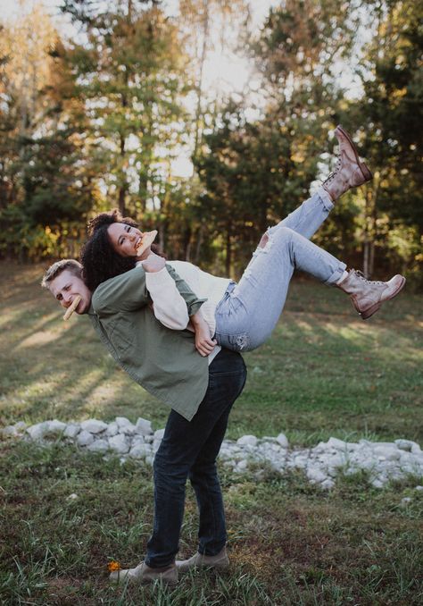 Crazy Couple Photos, Funny Couple Photo Ideas, Couple Silly Photoshoot, Funny Couples Pics, Funny Couples Poses, Trendy Couple Poses, Engagement Photos Fun Silly, Silly Engagement Photos Fun Poses, Crazy Couple Pictures