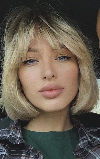 Dirty Blonde Bob With Bangs, Bangs Short Hair Blonde, Medium Bob With Curtain Bangs, Short Blonde Hair Bangs, Blonde French Bob, Blond Pony, Short Platinum Blonde Hair, Medium Shaggy Hairstyles, Short Hair Fringe