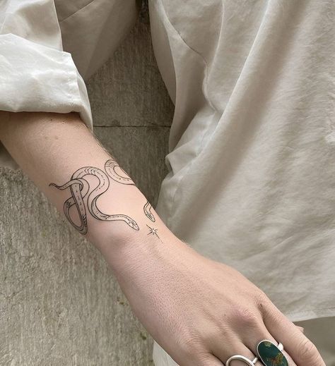 Snake Ankle Tattoo, Snake Bracelet Tattoo, Wrist Tattoos For Girls, Arm Cuff Tattoo, Hand Poke Tattoo, Wrist Tattoos Girls, Meaningful Wrist Tattoos, Cuff Tattoo, Tattoo Snake