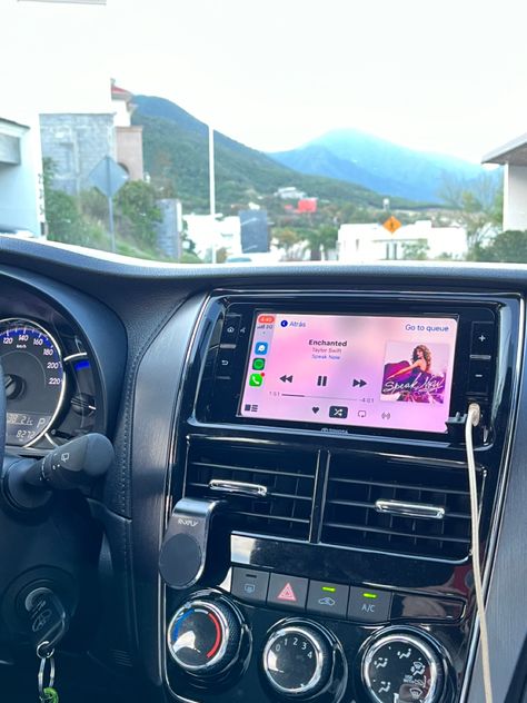 Taylor Swift Driving Car, Taylor Swift Playing In Car, Car Aesthetic Taylor Swift, Listening To Music In The Car, Taylor Swift Listening To Music, Music In Car Aesthetic, Listening To Taylor Swift Aesthetic, Taylor Swift In The Car, Taylor Swift Driving