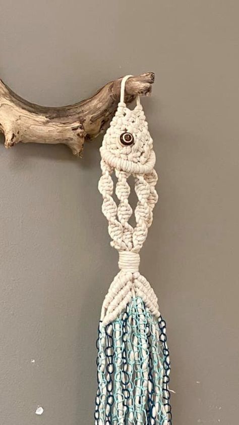 Macrame Anchor, Macrame Fish Tutorial, Macrame Sea, Come Intrecciare, Macrame Fish, Diy Macrame Tutorial, Pola Macrame, Tutorial Macramé, Plant Hanger Macrame