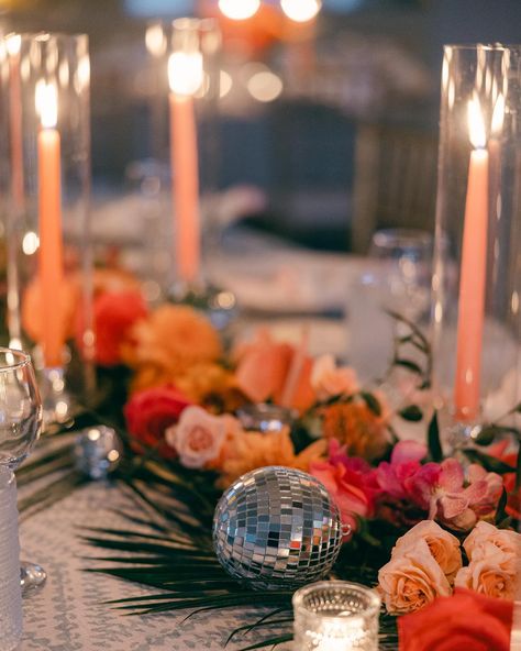 Forever favorite trend = Disco Balls 🤩 Literally OBSESSED with the absolute FUN it brings to the space! @femmeakoi @kandacemcelroyevents @savethedateflorida @brittanypannebaker @fenwayweddings @gabroeventservices @mangata.media @baykingsband @thegelatocartetampa #dunedinweddings #babyshower #bridalshower #corporateevents #tampaparties #tampaflorist #microweddings #tampaweddings #tropicalweddingflowers #springwedding #pastels #pastelwedding #savethedateflorida Disco Ball Table Decor With Flowers, Dopamine Decor Wedding, Disco Floral Wedding, Disco Dinner Party Table, Garden Party Disco Wedding, Garden Disco Wedding, Disco Table Decor, Disco Ball Flower Arrangements, Disco Garden Party