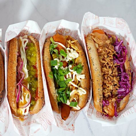 Best vegan carrot hot dogs-five variations. - Fiber Food Factory Carrot Hot Dog, Vegan Hot Dog, Pickled Red Cabbage, Carrot Dogs, Grilling Hot Dogs, Hot Dogs Recipes, Food Factory, Pickled Cabbage, Vegan Sandwich