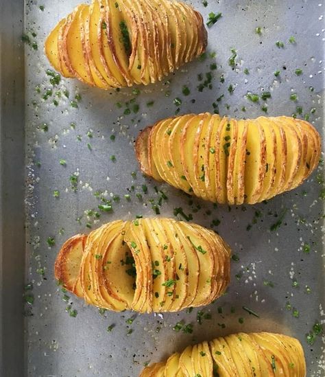 How to Make Easy Hasselback Potatoes Course Meal Ideas, Grilling The Perfect Steak, Seared Pork Chops, Thyme Recipes, Hasselback Potatoes, Roasted Root Vegetables, Easy One Pot Meals, Course Meal, Scalloped Potatoes