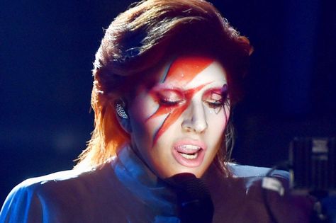 Image Lady Gaga Grammy, Grammys 2016, Duncan Jones, David Bowie Tribute, Tribute Tattoos, Musica Rock, Movie Fashion, Rock Legends, Music Fashion