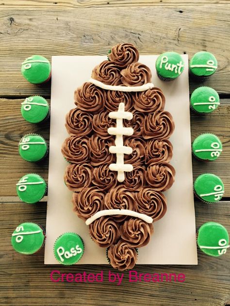 Football pull a part cupcakes Football Cupcake Cake, Football Cupcake Cakes, Cupcake Cake Ideas, Football Patriots, Bowl Desserts, Football Desserts, Football Cupcake, Football Treats, Cupcakes Flores