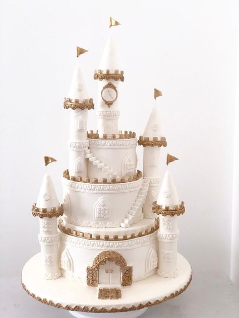 Palace Cake, Unique Birthday Cake Ideas, Blue Drip Cake, Beautiful Chocolate Cake, Fancy Birthday Cakes, Unique Birthday Cake, White Chocolate Raspberry Cake, Castle Cakes, Doodle Cake