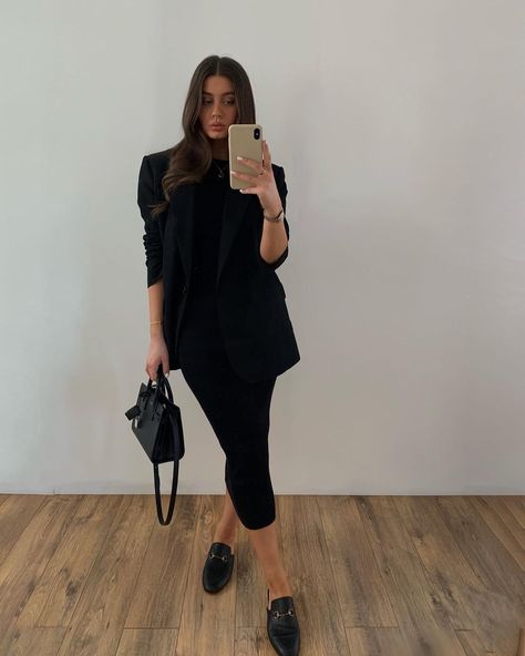 Modest Workwear, Black Midi Dress Outfit, Dress And Blazer Outfit, Neutral Fits, Black Dress Work, Corporate Outfit, Dress Work Outfit, Midi Dress Outfit, Pretty Lavish