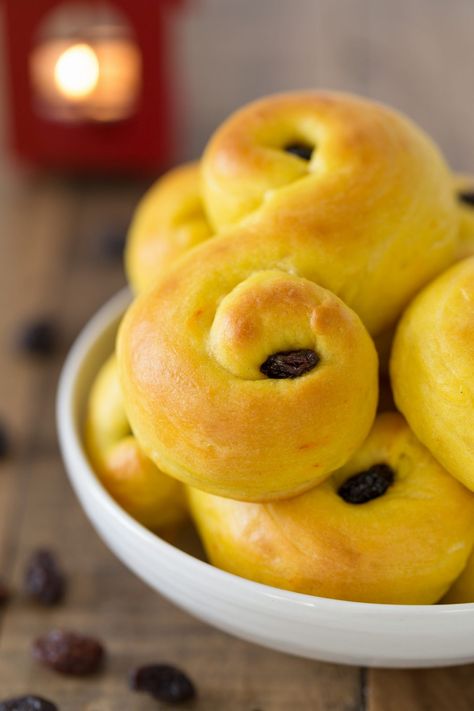 Saffron Buns Recipe, Yeast Buns, Saffron Buns, Fresh Yeast, Blue Food, Kitchen Stories, Santa Lucia, Dried Fruit, Christmas Traditions